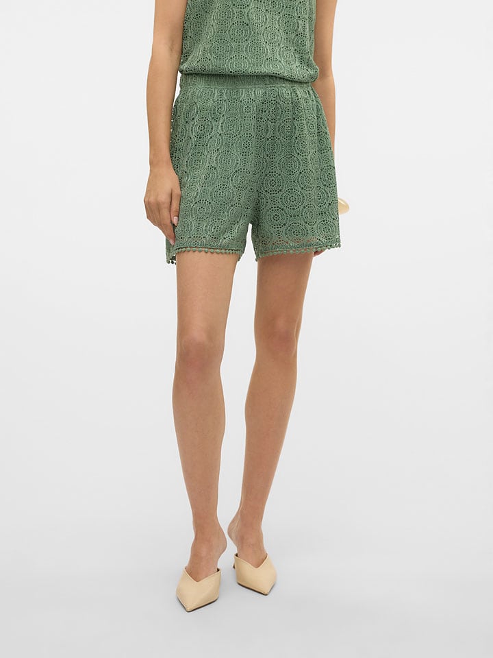 

Тканевые шорты Vero Moda, зеленый