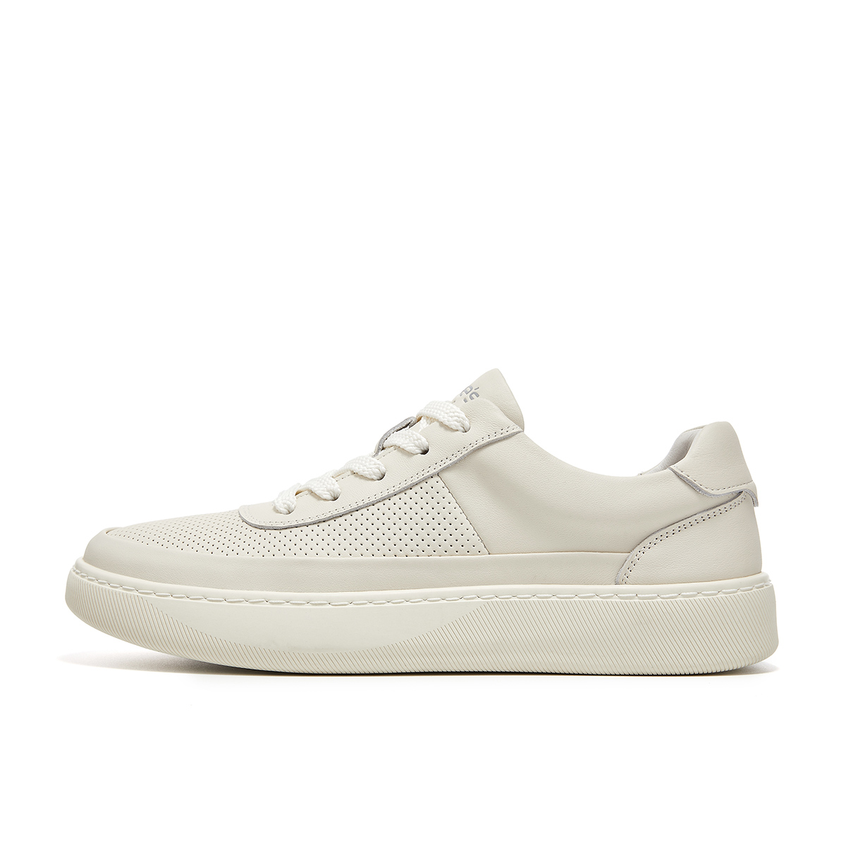 

Millies Мужские кеды MILLIE'S Low Top Casual Skateboard Shoes с вырезами в белом цвете, цвет White Cut-Out