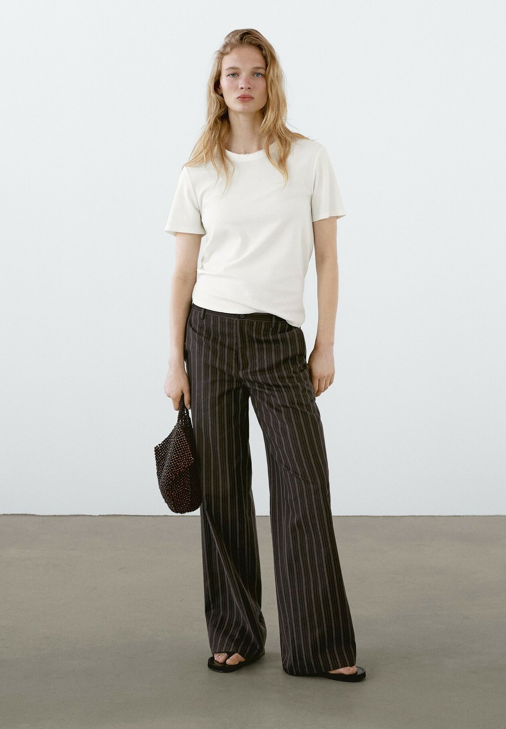 

Базовая футболка FRAYED Massimo Dutti, бежевый