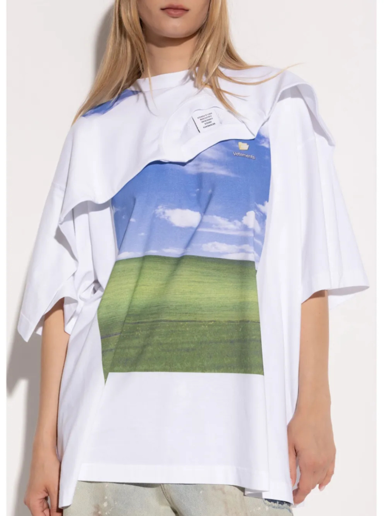 Футболка VETEMENTS с многослойным графическим принтом, белый — фото 3