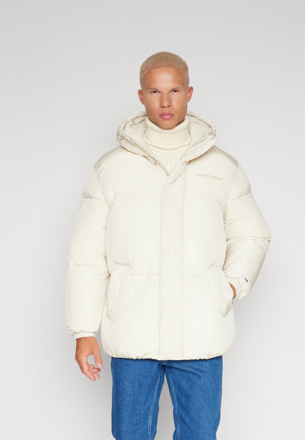 

Куртка Tommy Jeans STATEMENT PUFFER, цвет newsprint