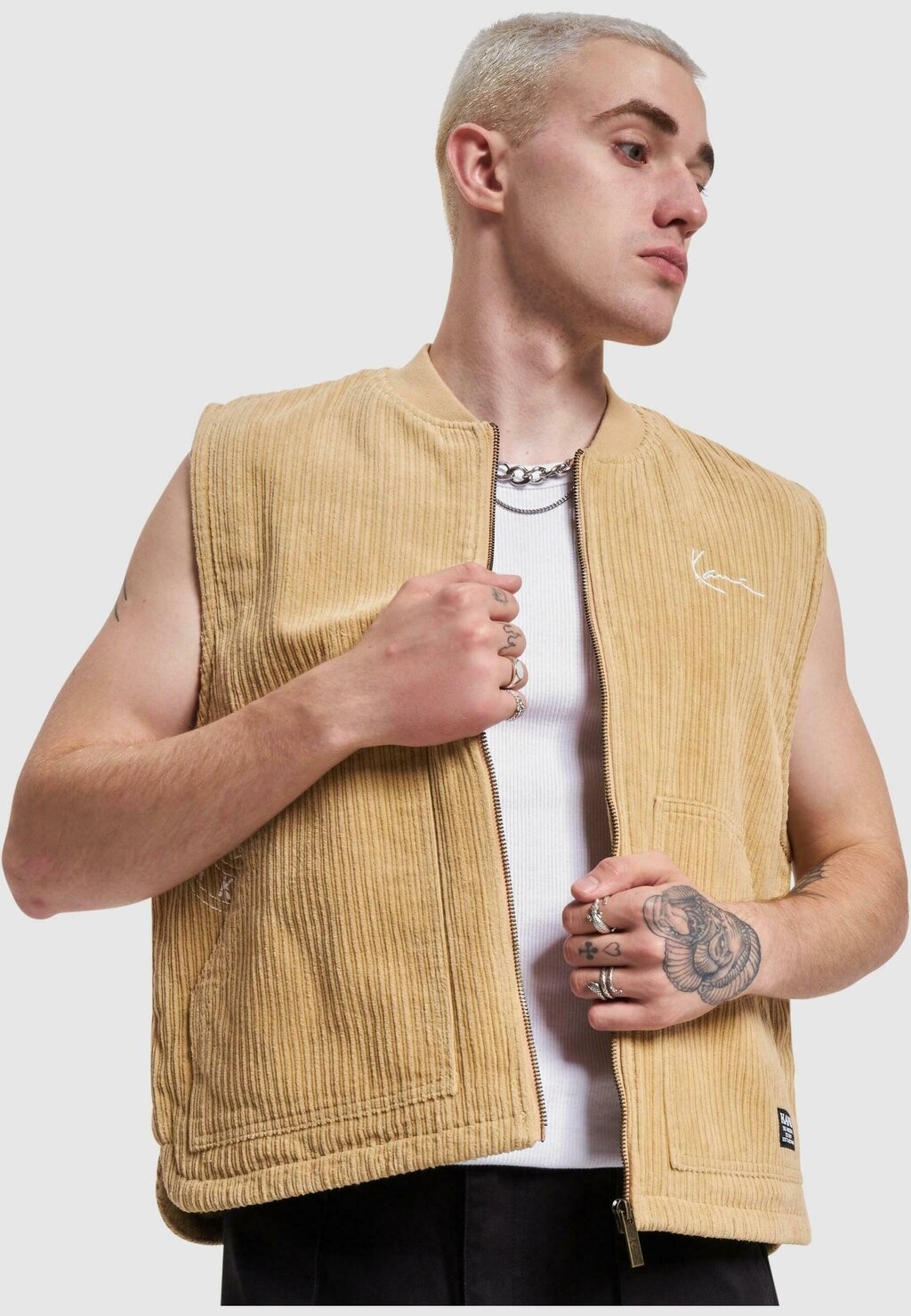

Жилет СУНДУК SIGNATURE CORDUROY Karl Kani, песочный, Бежевый, Жилет СУНДУК SIGNATURE CORDUROY Karl Kani, песочный