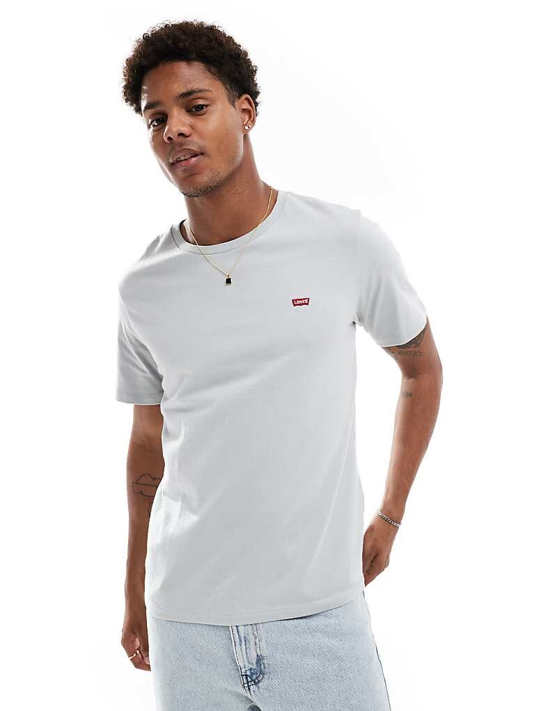 

Levi’s — серая футболка с оригинальным логотипом