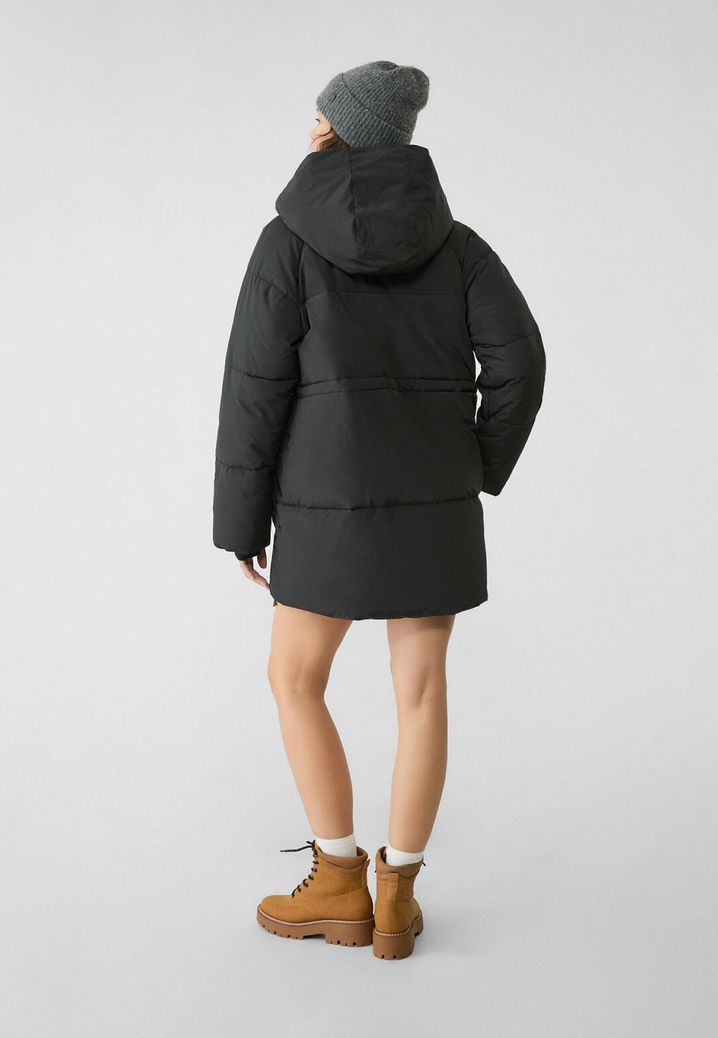 

Парка PUFFER WITH HOOD Stradivarius, черный