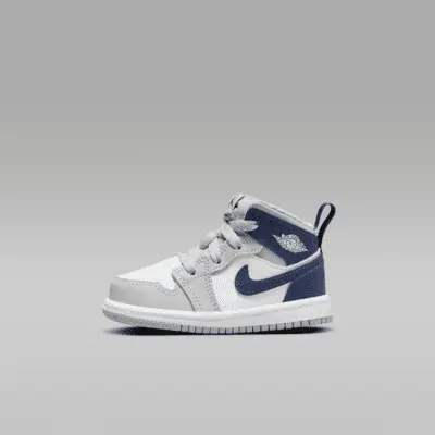 

Кроссовки Jordan 1 Mid, цвет White/Wolf Grey/Midnight Navy