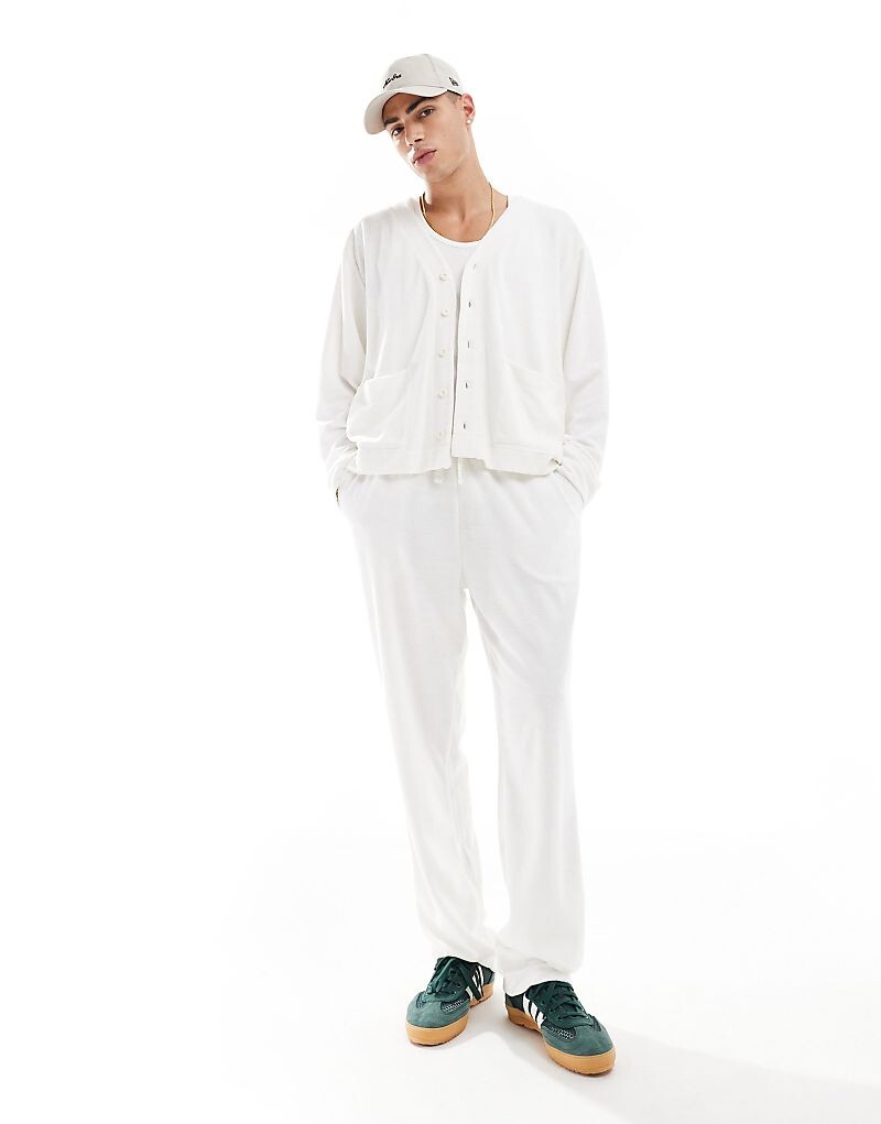 

ASOS DESIGN – фактурные джоггеры прямого кроя кремового цвета