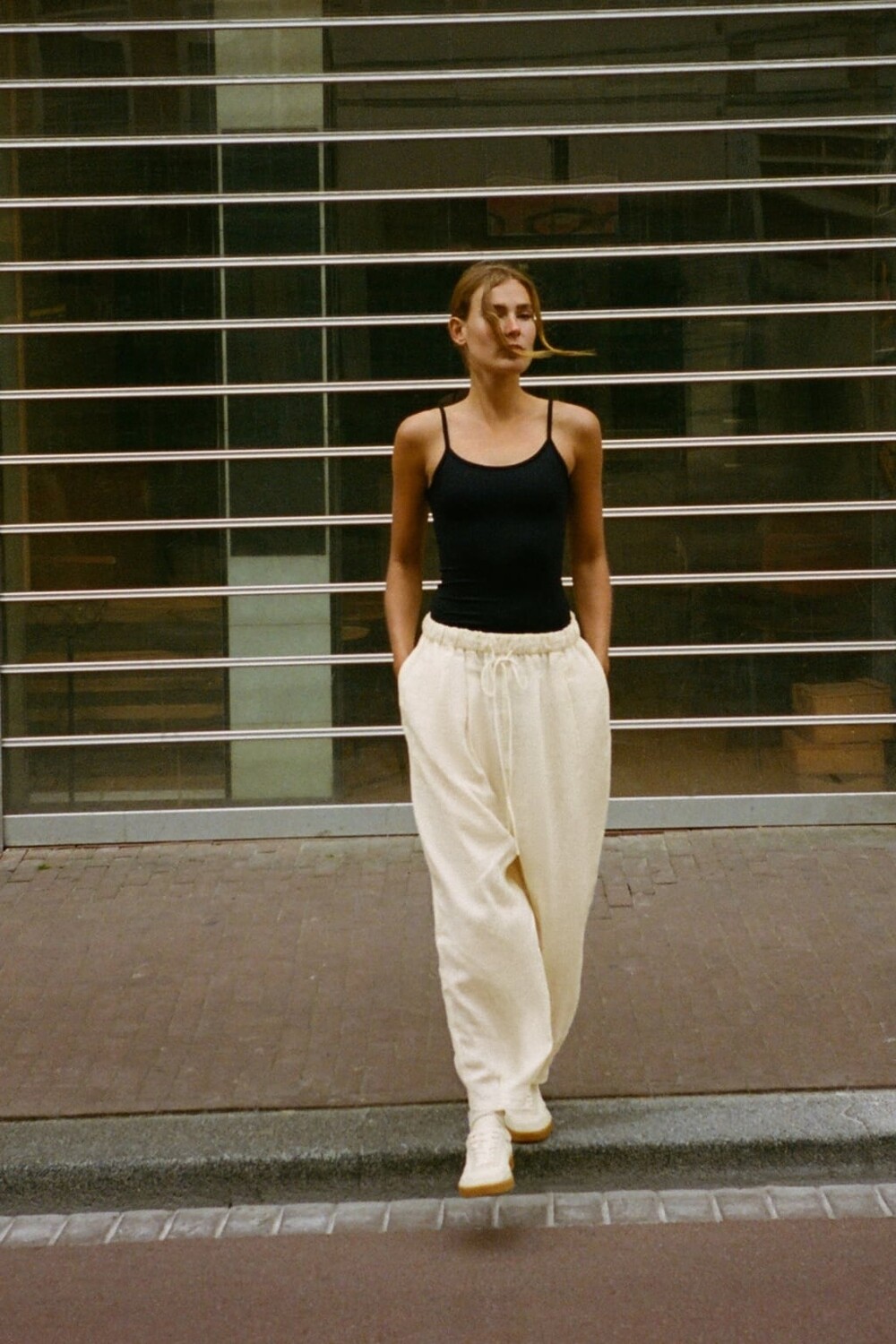 

Топ из полиамида на тонких лентах ZARA, черный