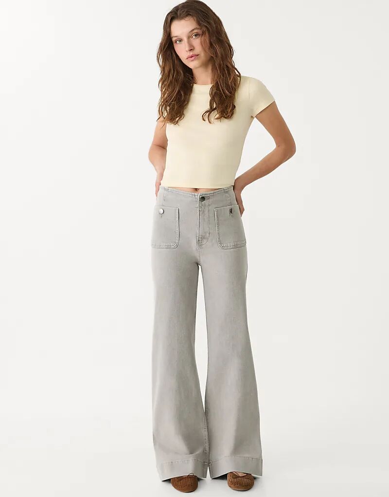 

Минималистичные джинсы Stradivarius D77 с карманами насыщенного синего цвета