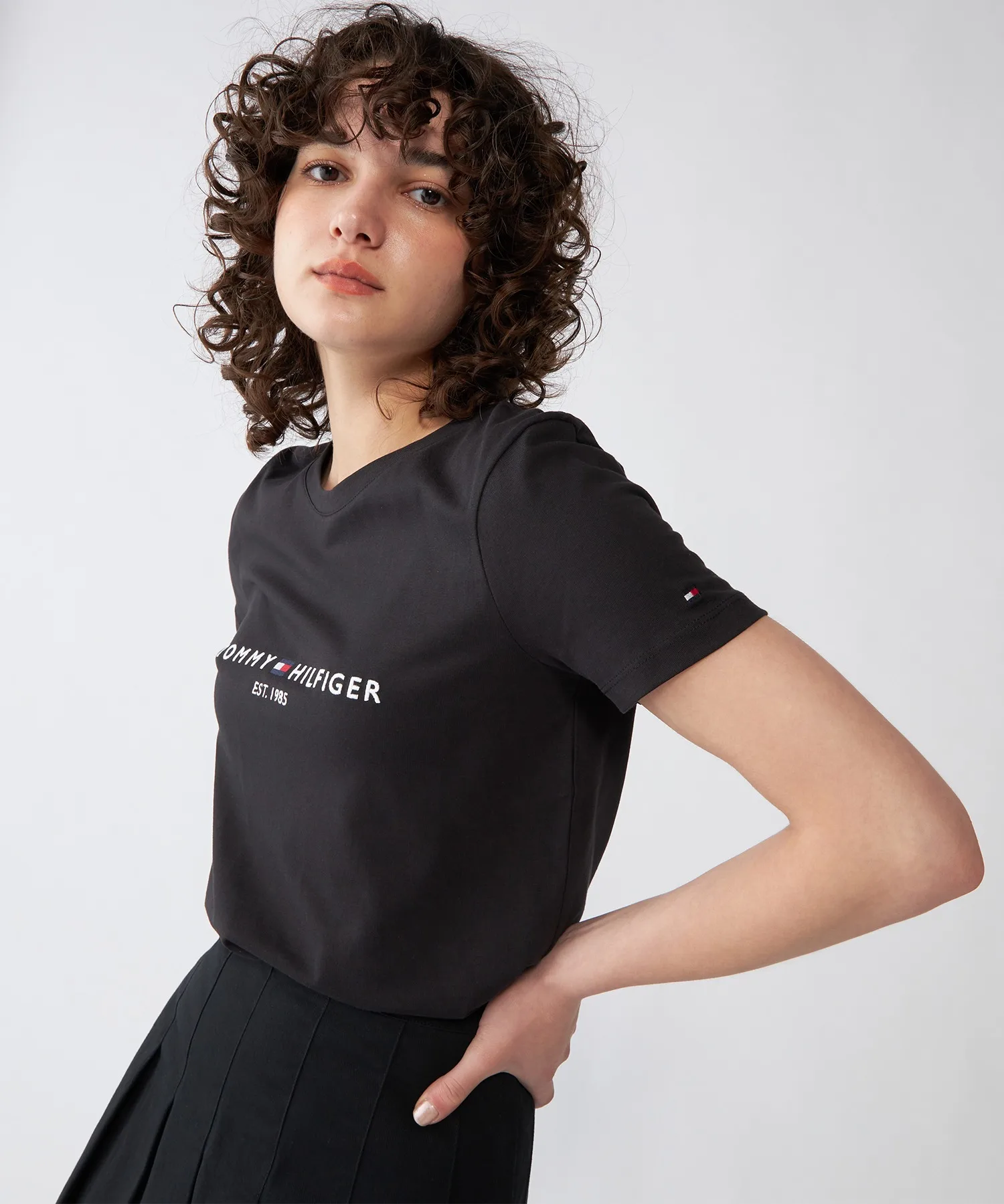 Женская футболка с логотипом TOMMY HILFIGER тёмно-синяя — фото 2