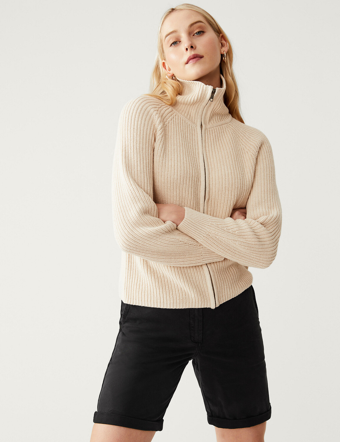 

Шорты чинос из хлопка насыщенного цвета чайного цвета Marks & Spencer, черный