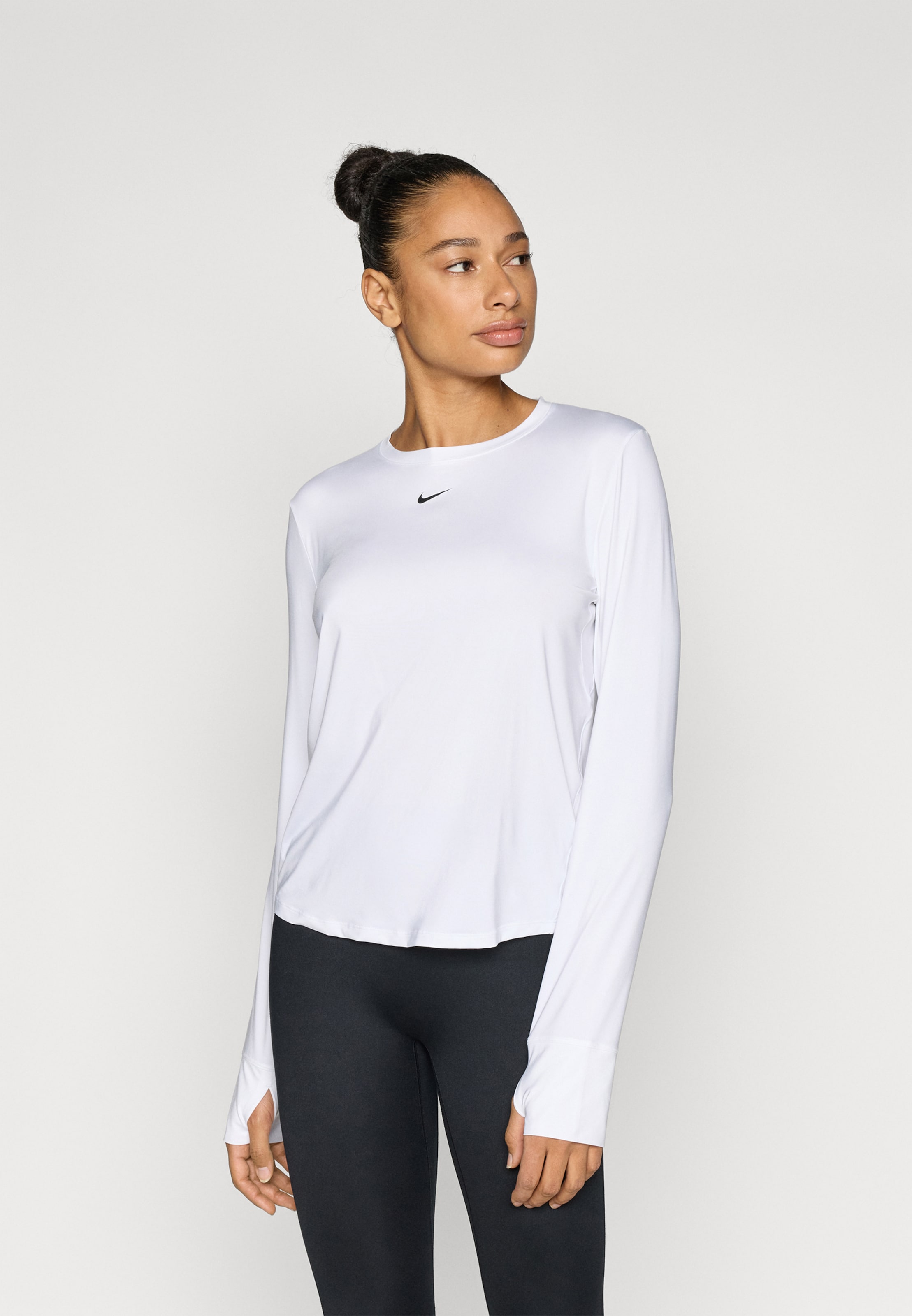 NIKE Футболка Performance 'ONE CLASSIC' белого цвета — фото 3