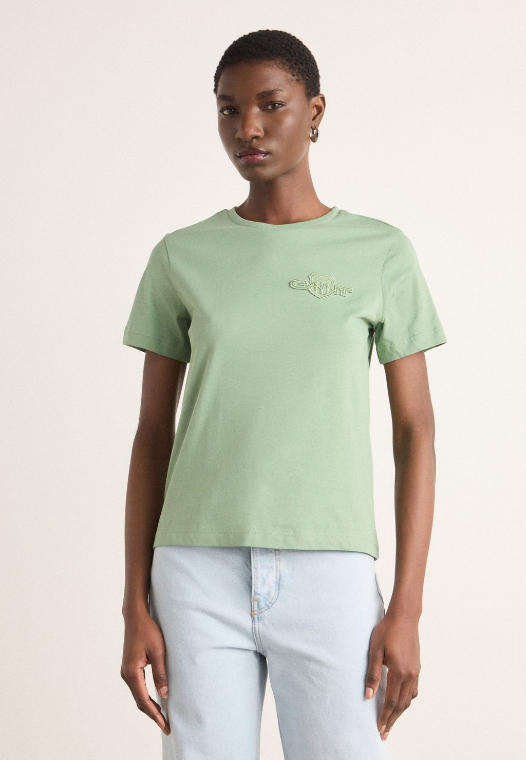 

Базовая футболка TONAL SHIELD GANT, зеленый