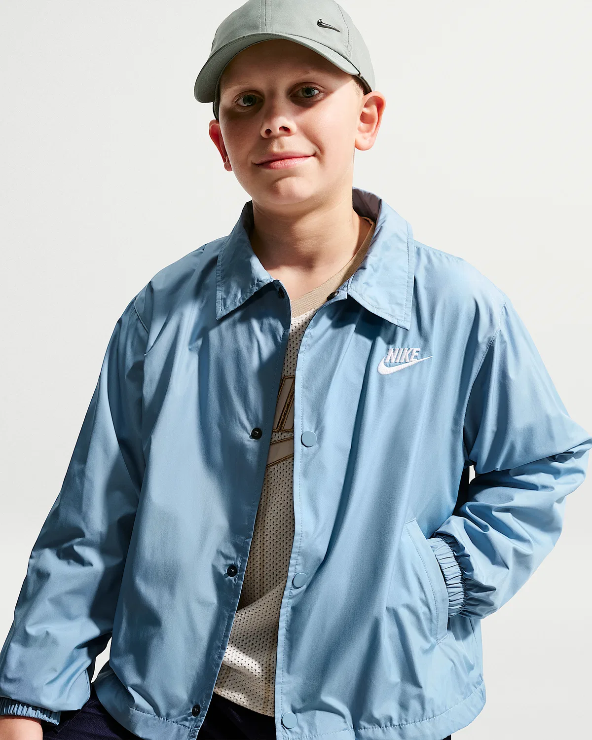 Детская куртка-тренч Repel Nike Sportswear Club, Work Blue/White — фото 3