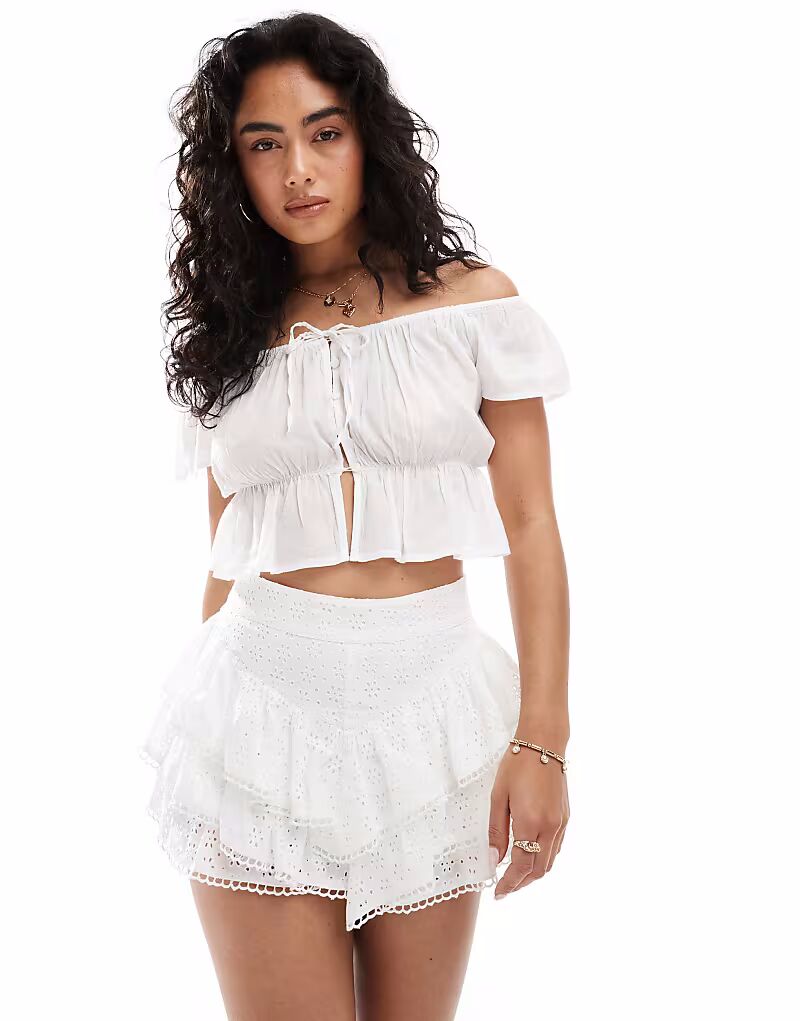

Мини-шорты Miss Selfridge с оборками и вышивкой белого цвета