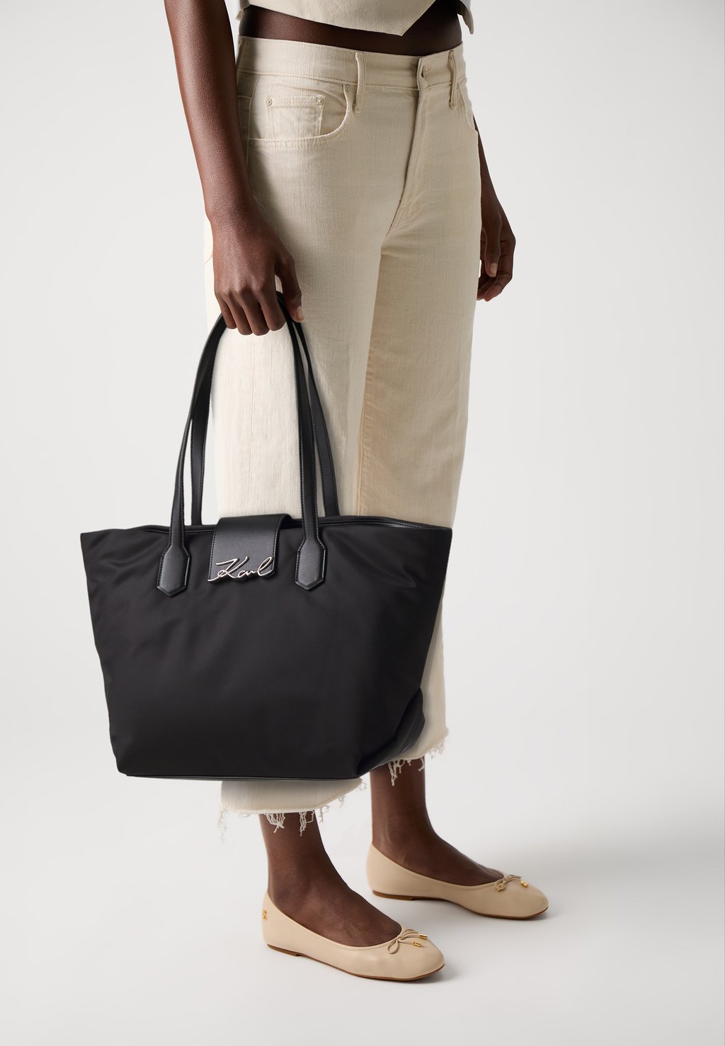 

Сумка-тоут SIGNATURE TOTE SET KARL LAGERFELD, черный
