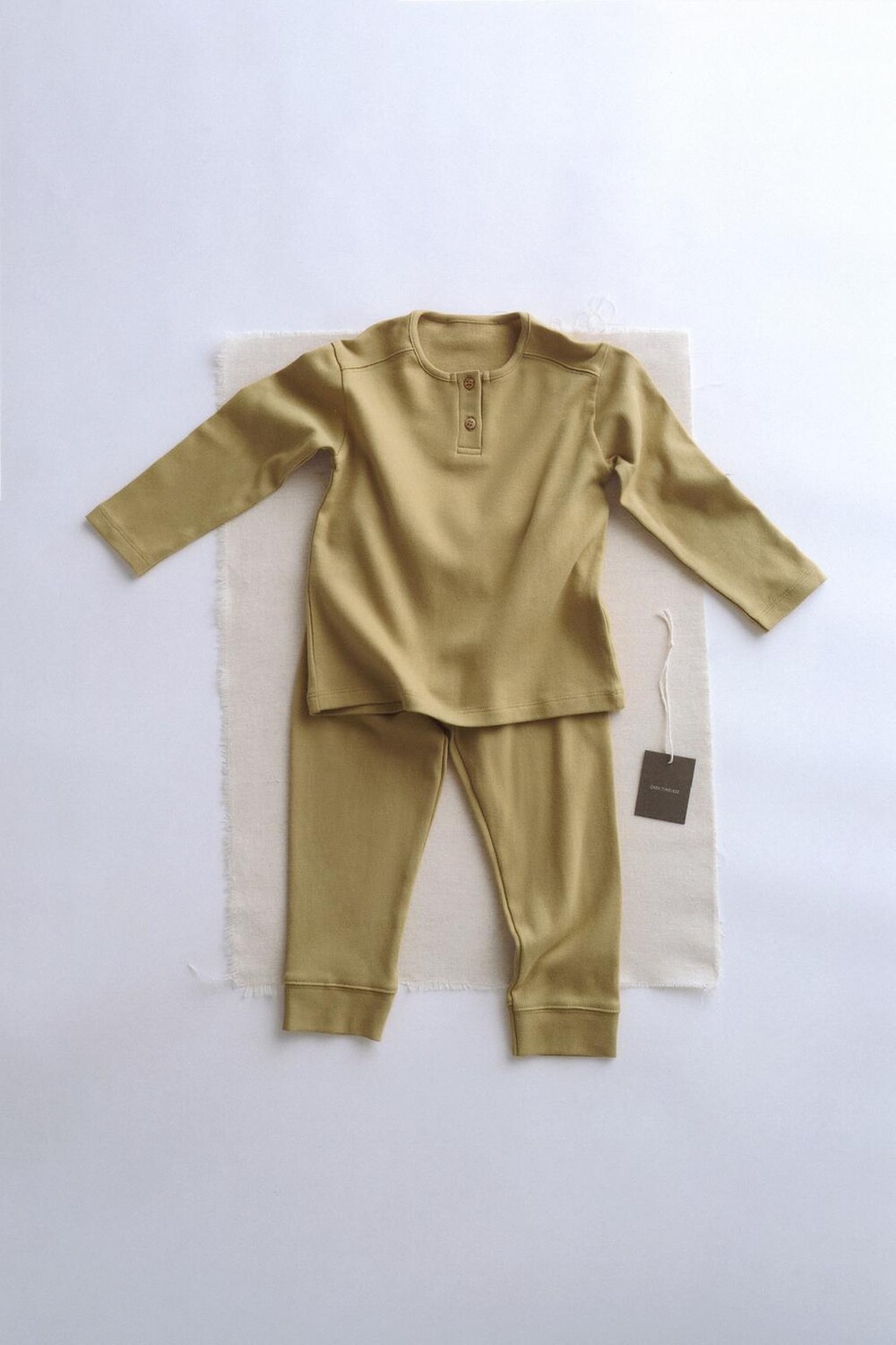 

Однотонная пижама с сумкой ZARA, цвет mustard