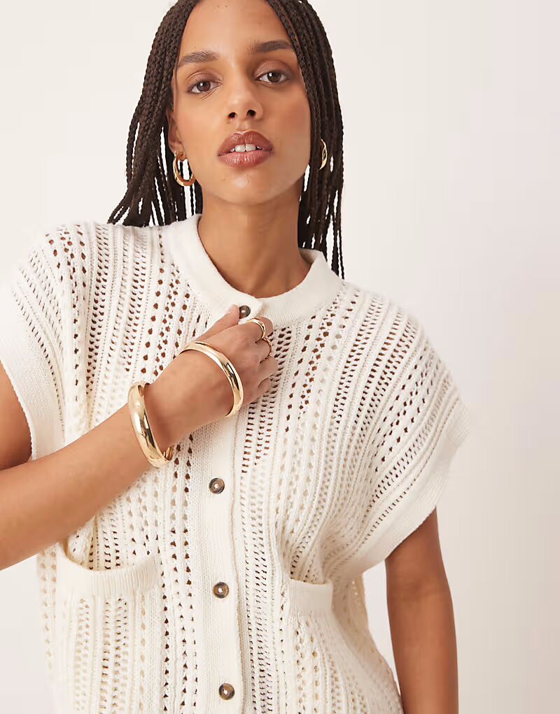 

Жилет свободного кроя с круглым вырезом ASOS DESIGN кремового цвета