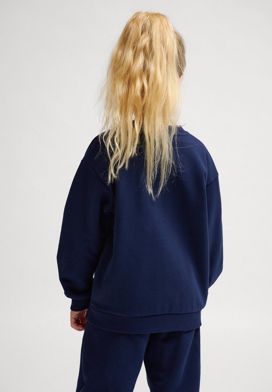 Толстовка Hummel LOOSE CREWNECK BEE, Dress Blues/Blue — фото 4