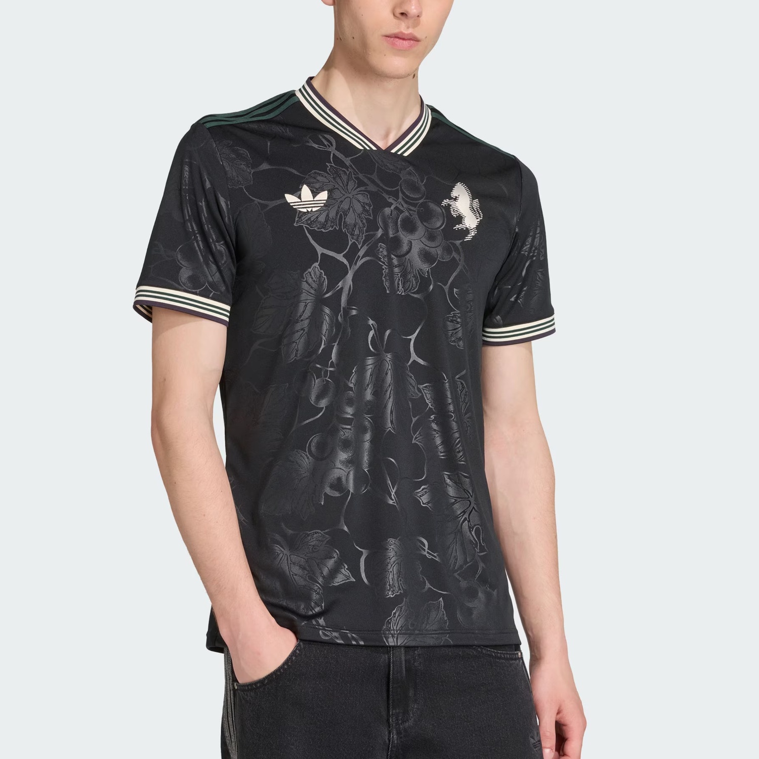 Футболка Juventus мужская Adidas Originals, черный/светло-бежевый — фото 3