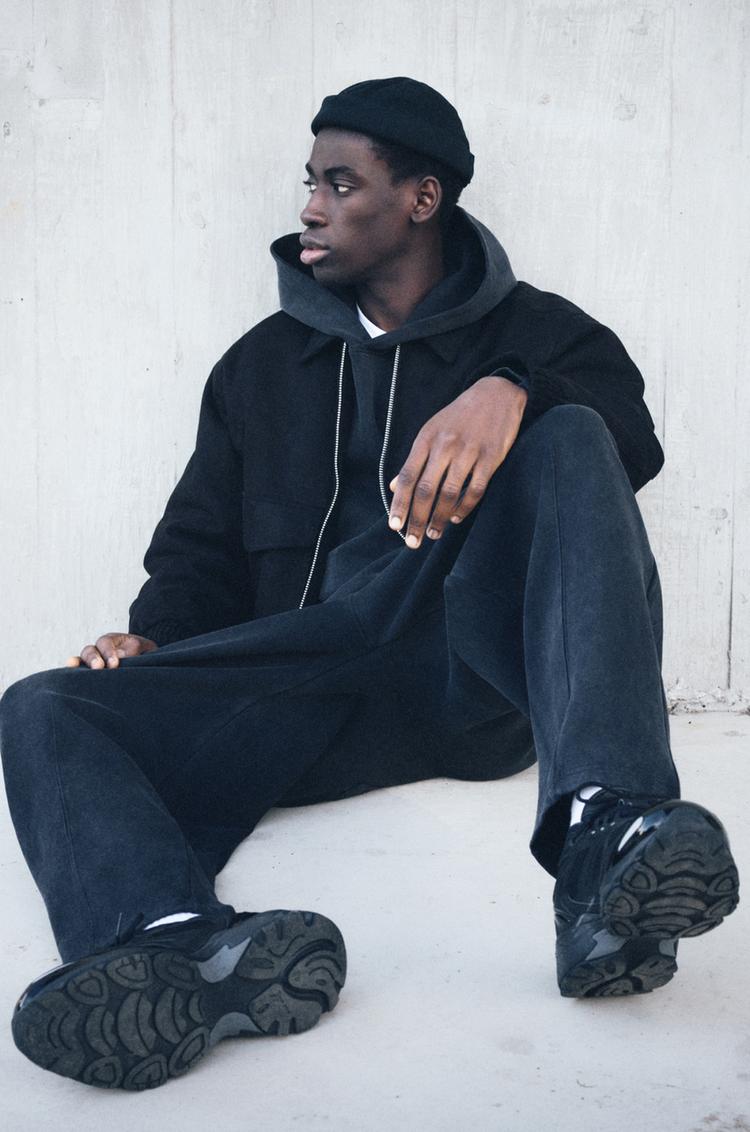 

Укороченная куртка из искусственной замши Pull And Bear, черный