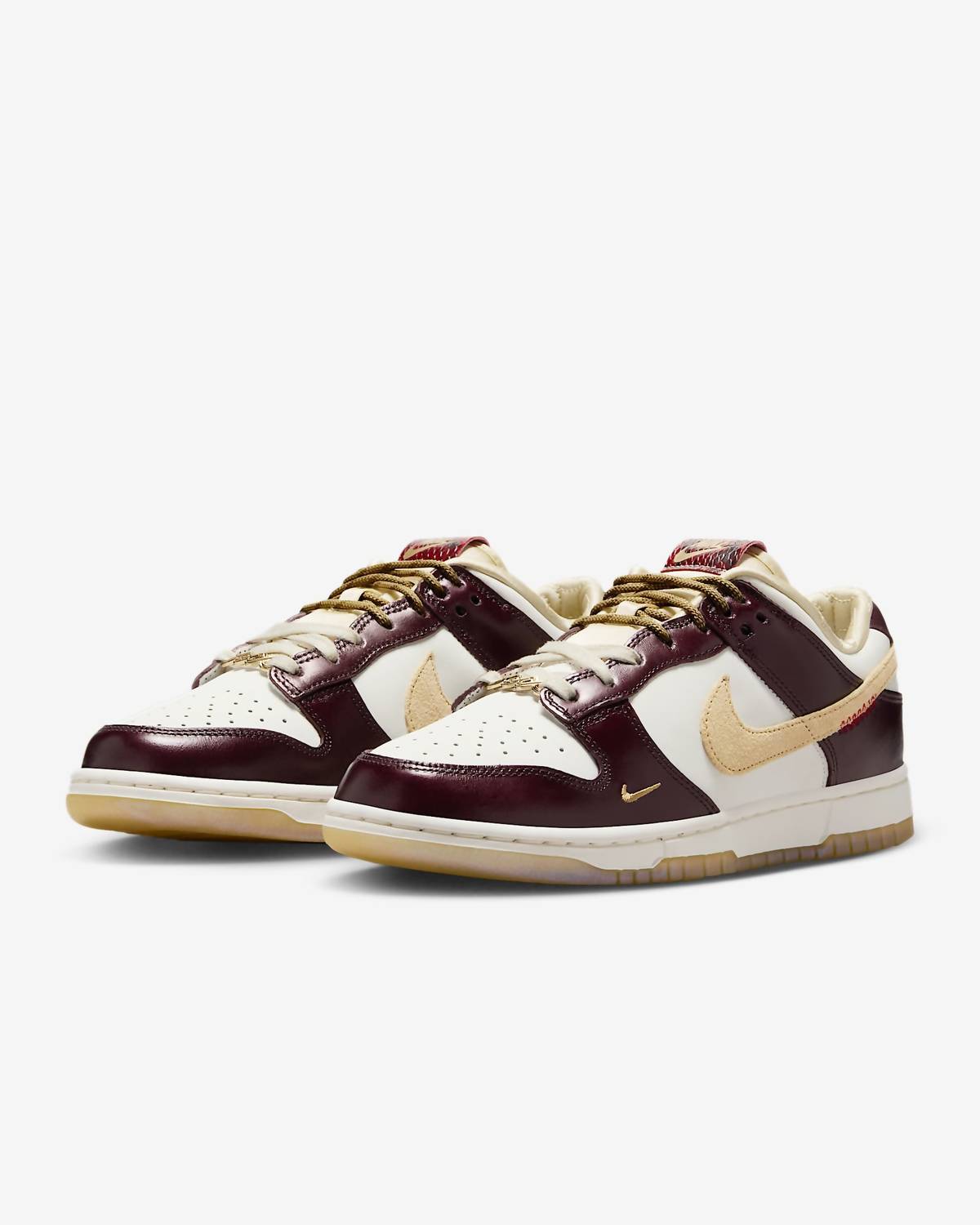 Женские кроссовки Dunk Low LX Year Of The Snake в цвете Sail/Burgundy Crush/Team Gold Nike — фото 4