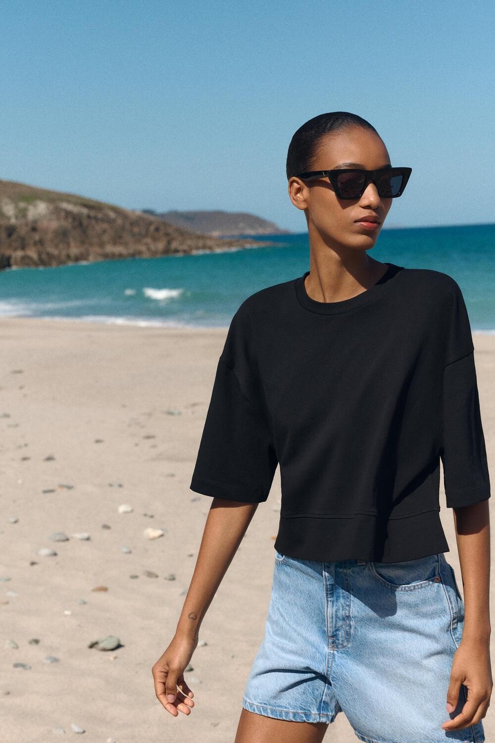 

Укороченная футболка ZARA, черный
