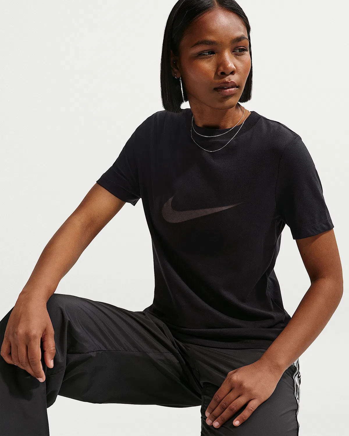 Женская облегающая футболка с коротким рукавом и выжженным логотипом Nike Sportswear, Black/Black — фото 3