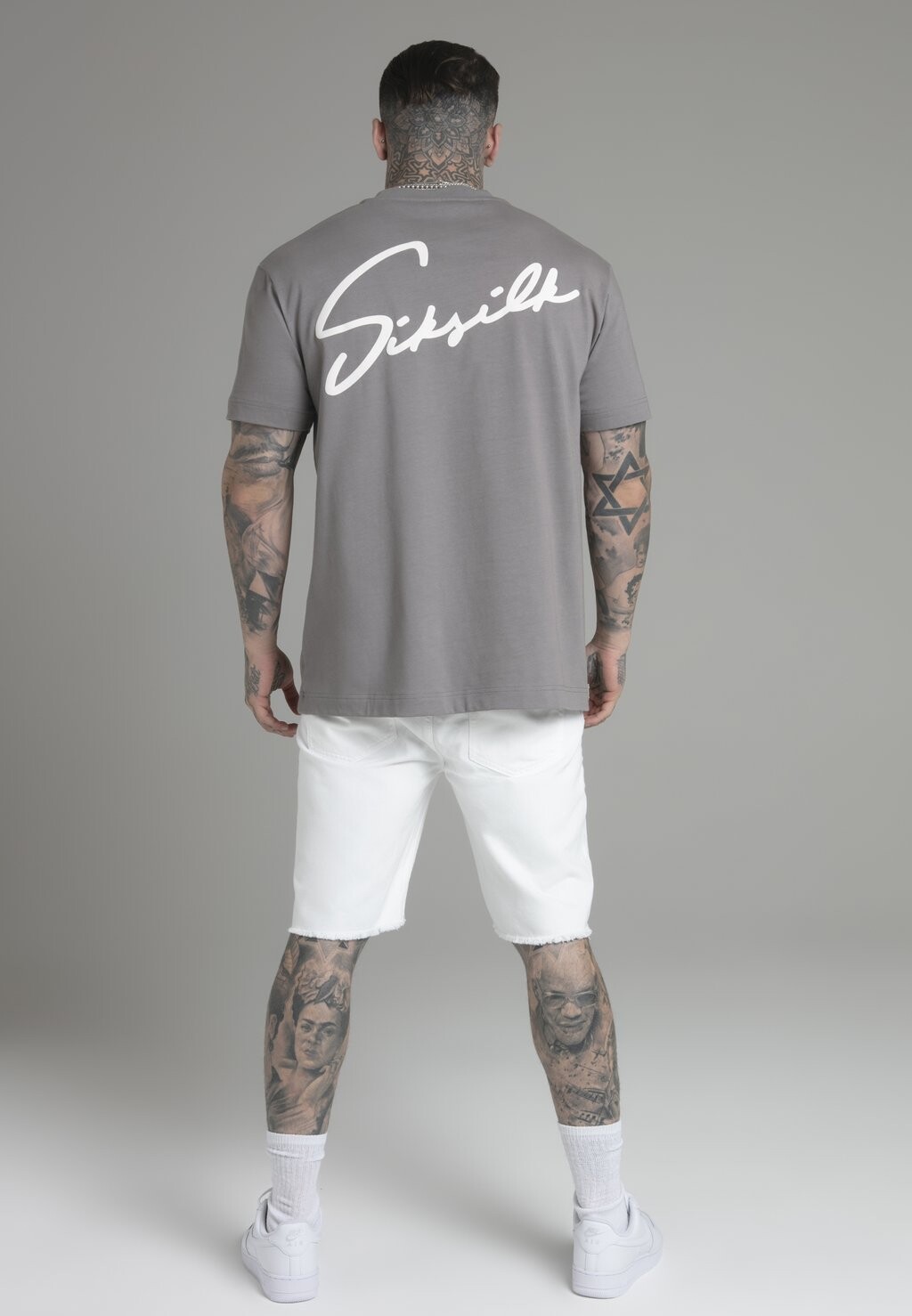 

Футболка с принтом Script SIKSILK, серая