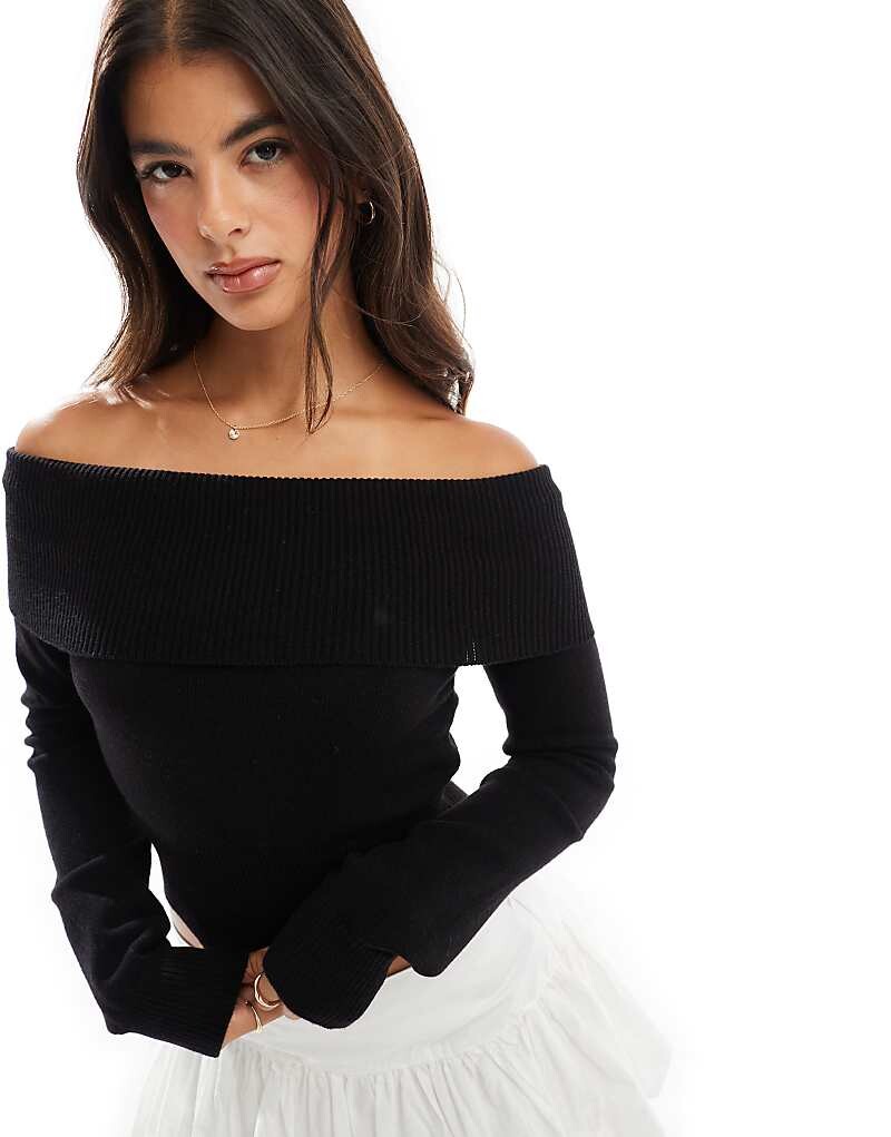 

Черный вязаный джемпер с открытыми плечами Bershka