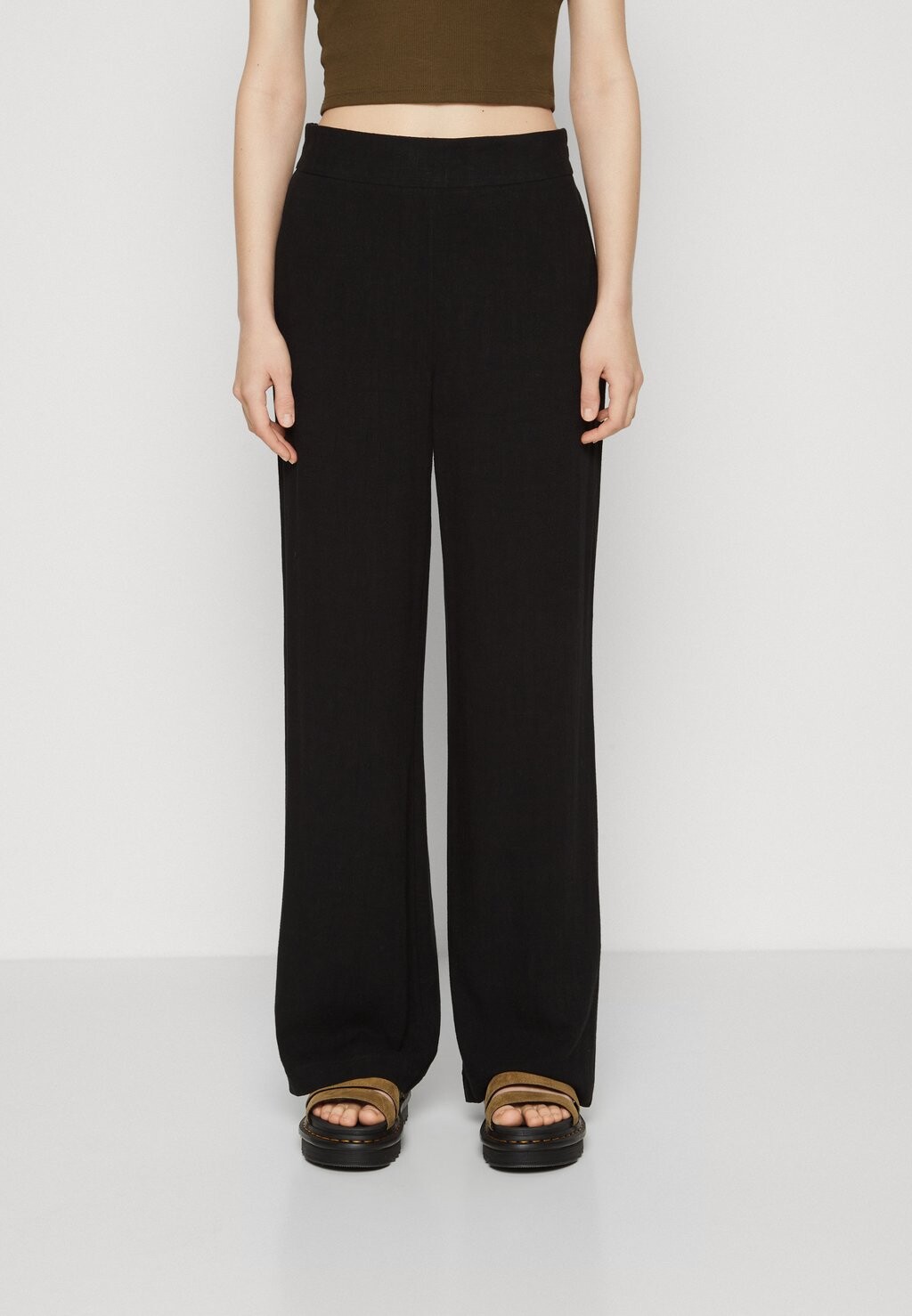 

Брюки PCVINSTY Pieces, цвет black