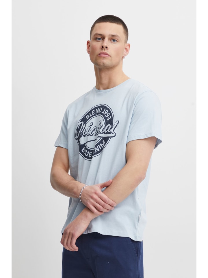 

Футболка, упаковка бюстгальтеров, чай разных цветов BLEND