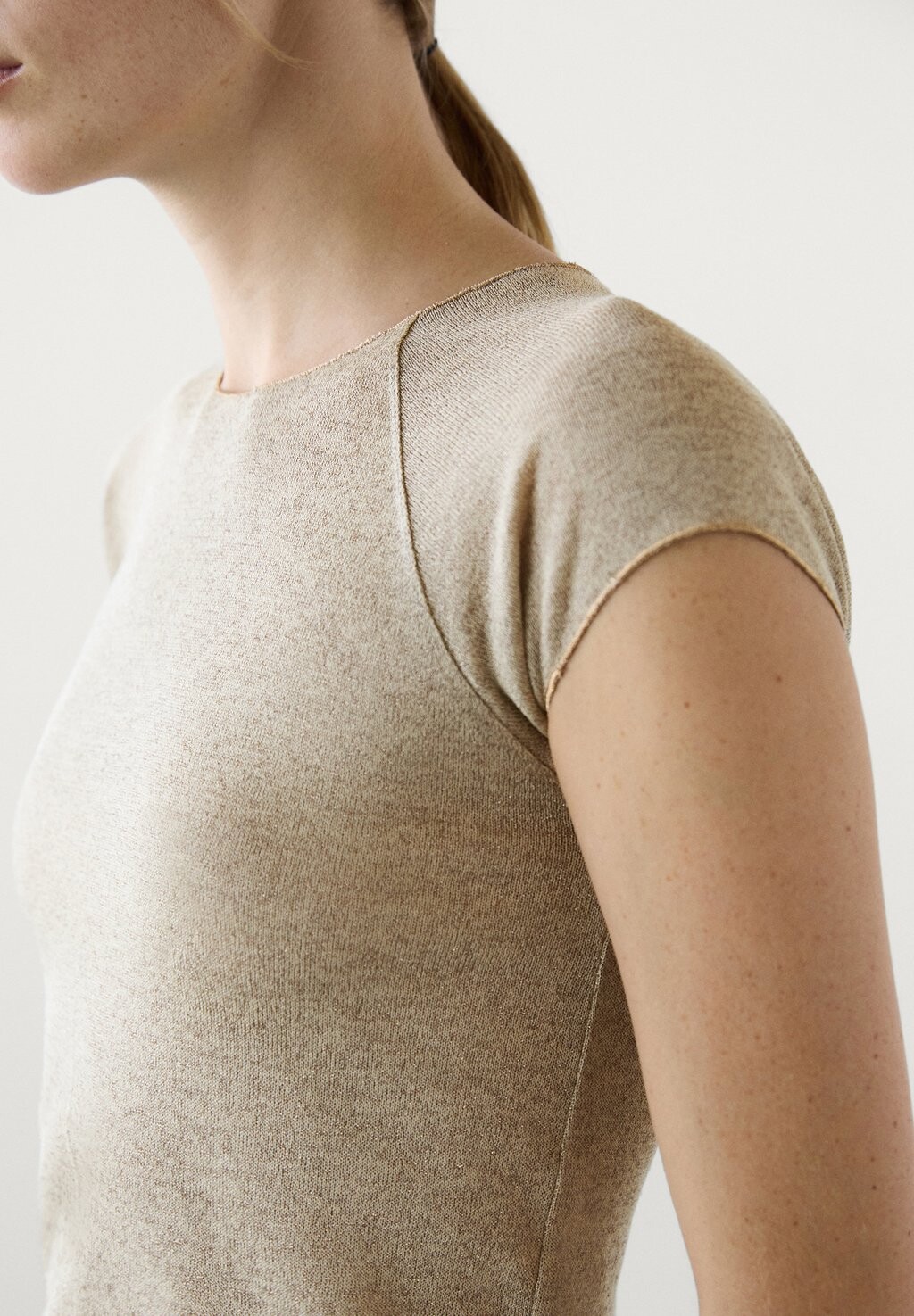 

Базовая футболка RAGLAN SLEEVE Massimo Dutti, золото