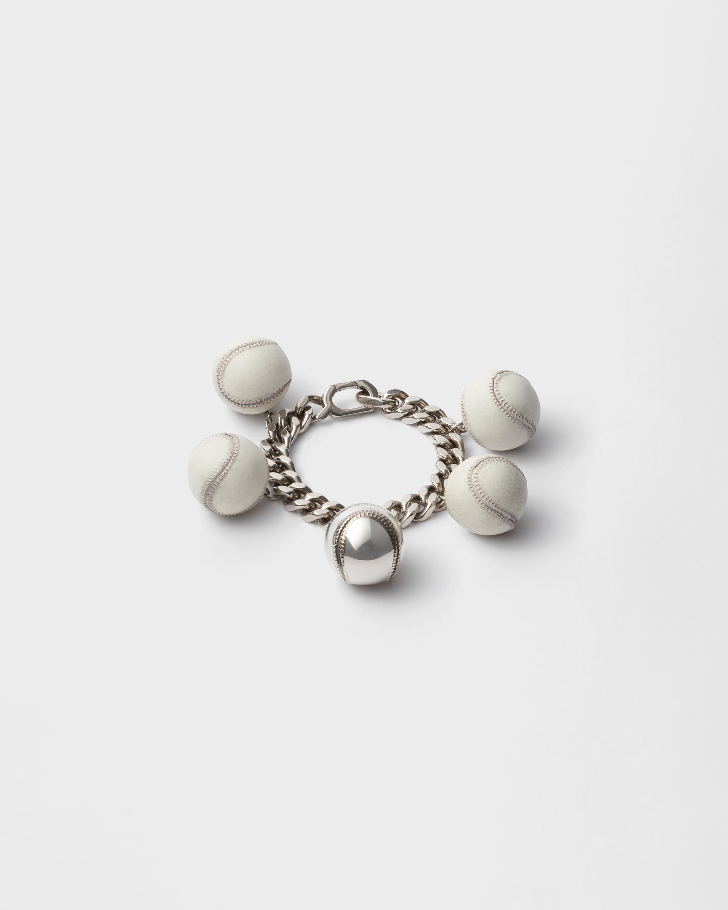 

Металлический браслет в стиле бейсбольного мяча Prada, светло-серый/слоновая кость