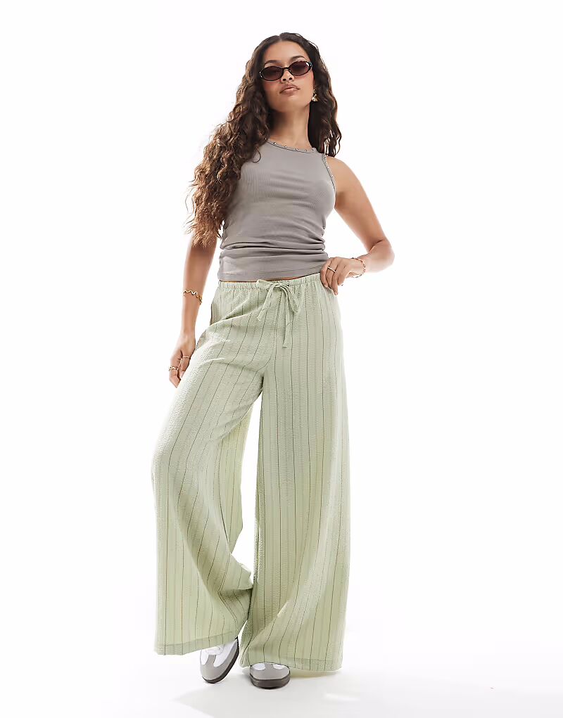 

Широкие брюки Stradivarius Petite из льна в полоску цвета хаки