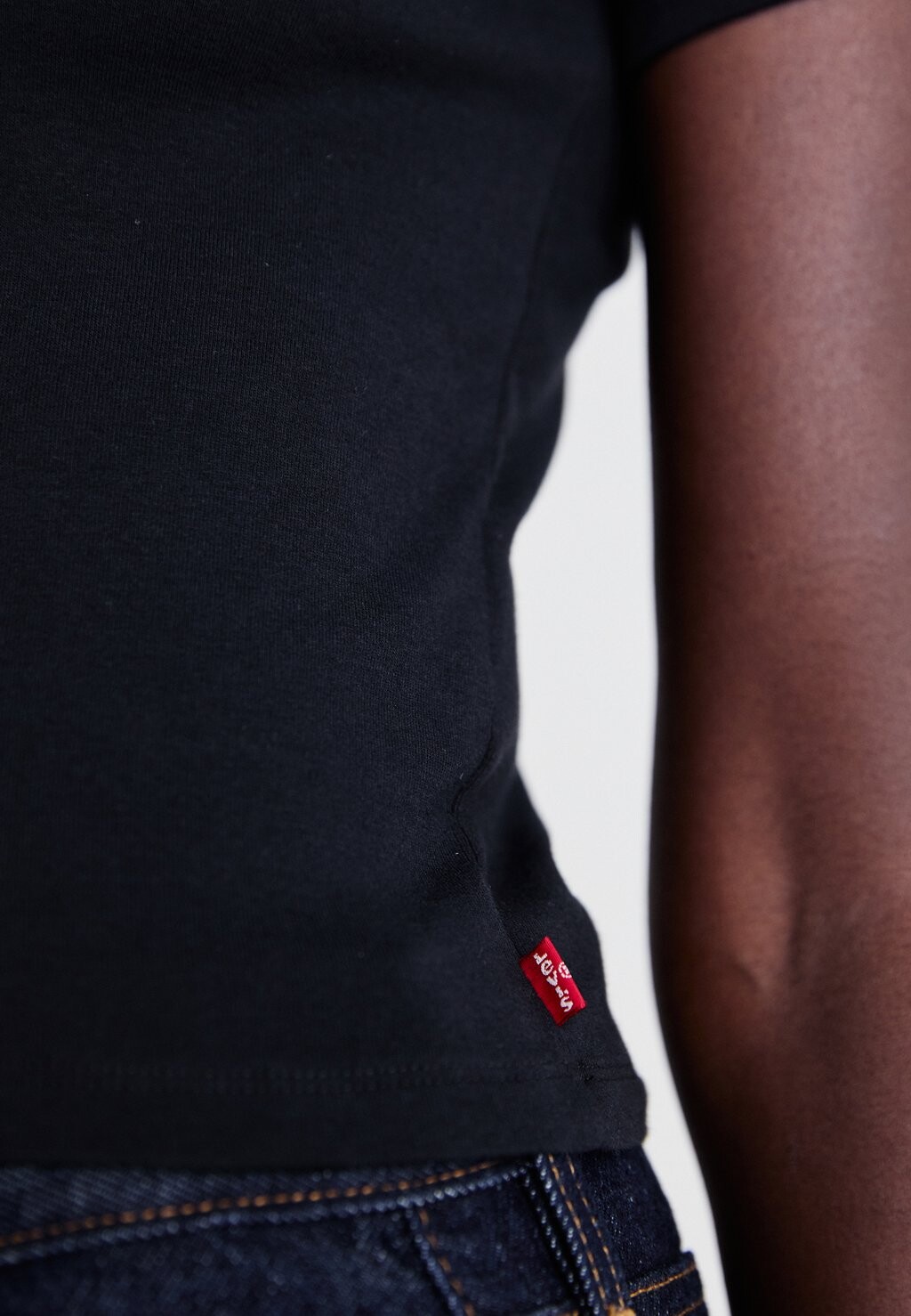 

Базовая футболка EFFORTLESS TEE Levi's, черный