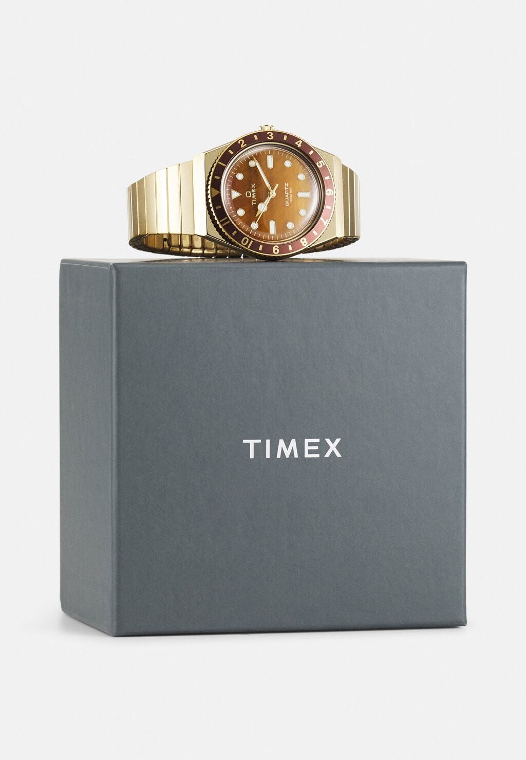 

Часы Timex, золотого цвета