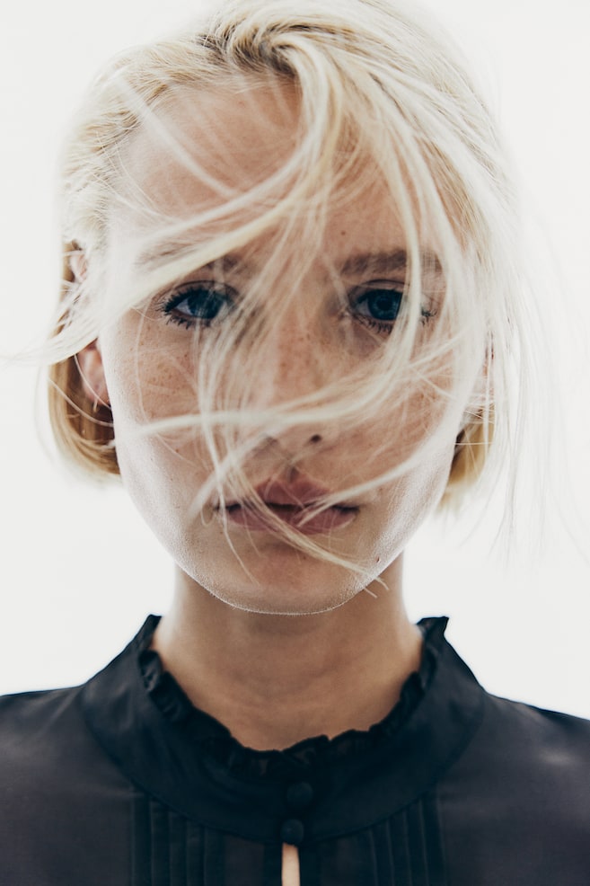 

Нежная блузка с кантом H&M, черный