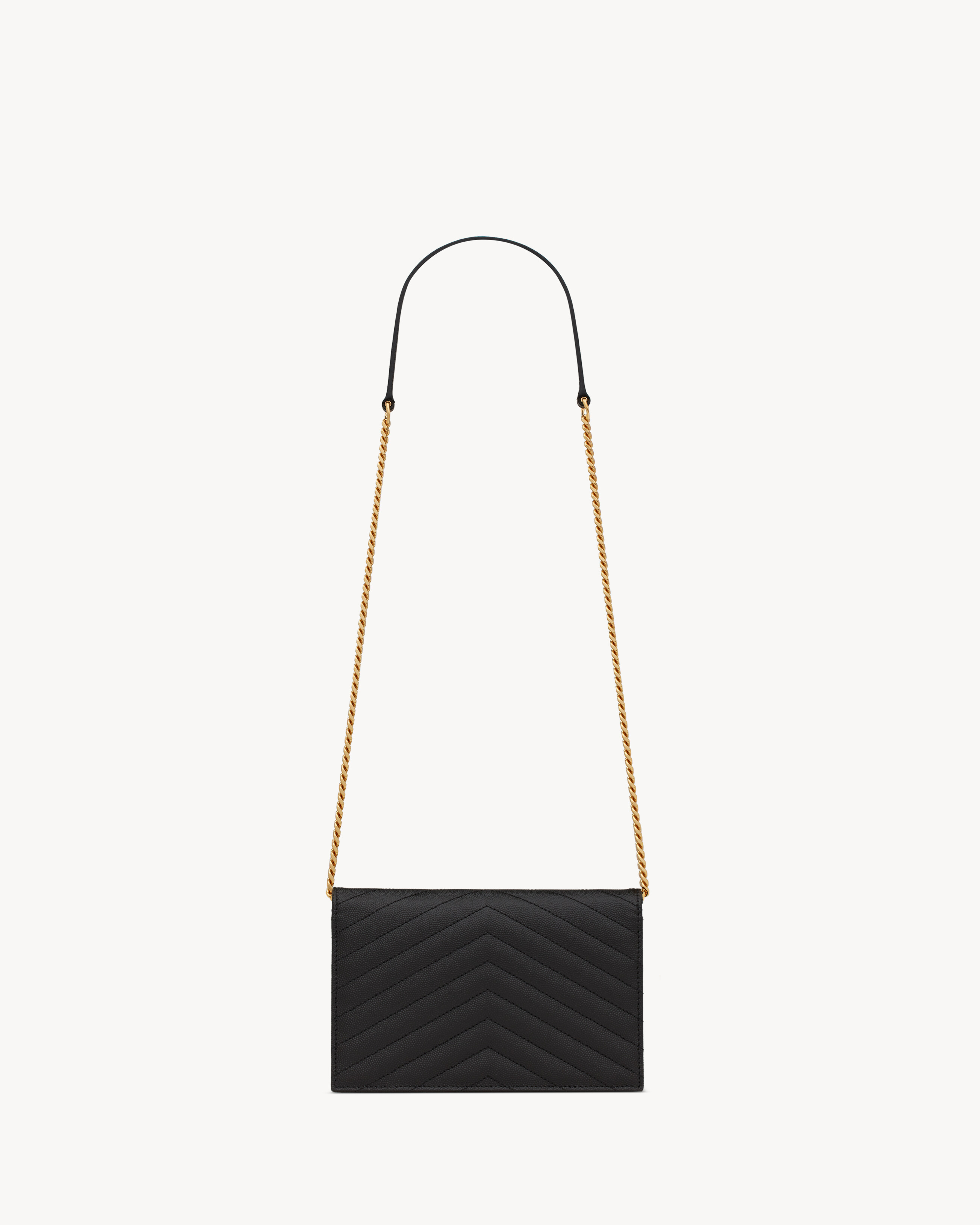 Кошелек-конверт Cassandre на цепочке из кожи Grain de Poudre Saint Laurent, черный — фото 3