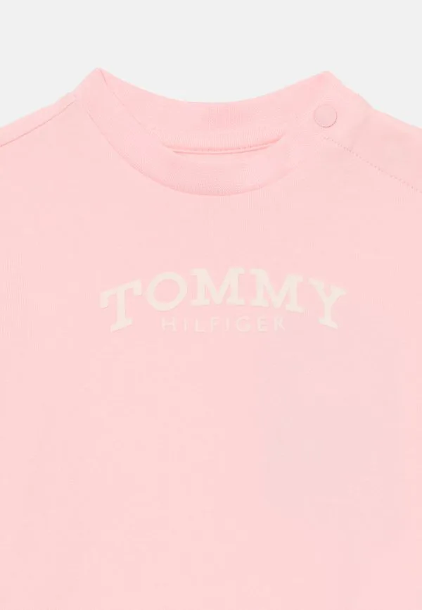 Футболка с текстурированным логотипом Tommy Hilfiger, Duchess Pink — фото 3