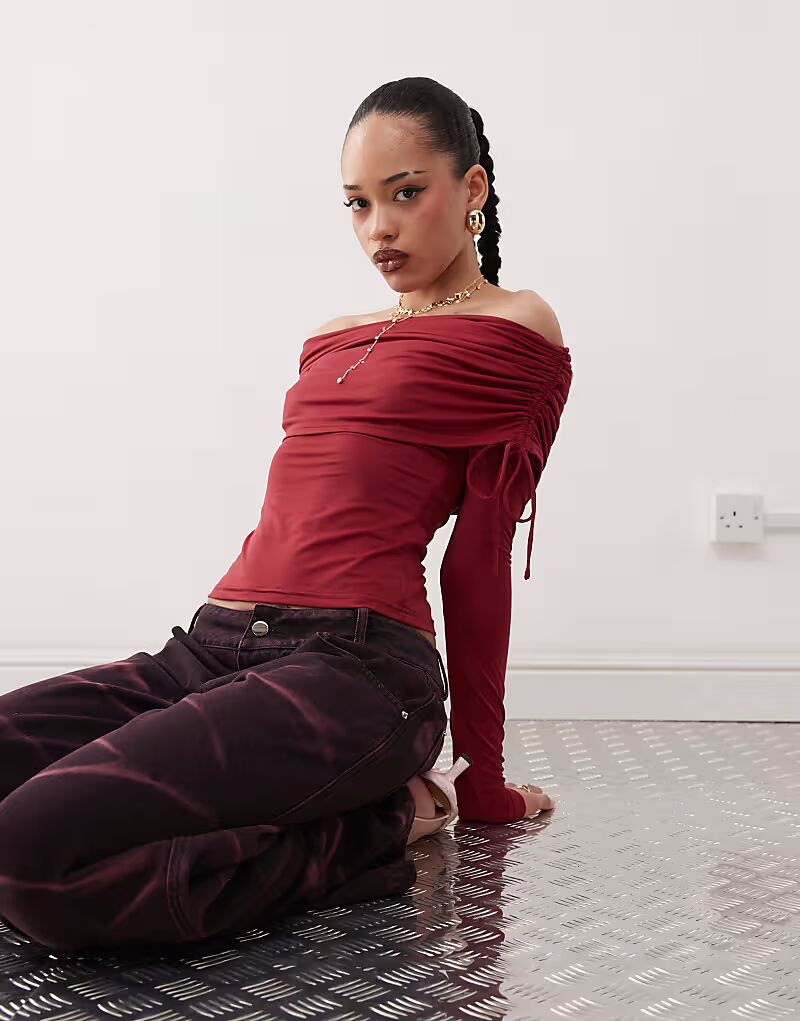 

Топ с открытыми плечами и длинными рукавами в бордовом цвете Labelrail