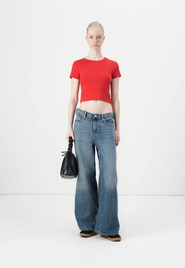 Укороченная футболка с круглым вырезом Gap, Tomato Sauce — фото 2
