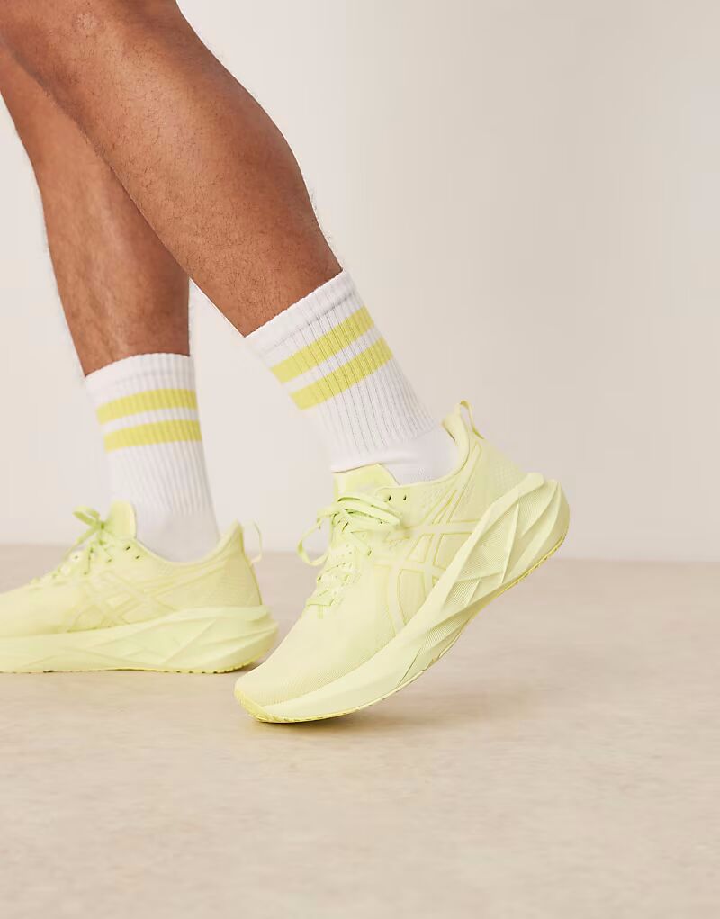 

Кроссовки для бега Asics Novablast 5 Lite-Show в желтом цвете lite-show и huddle