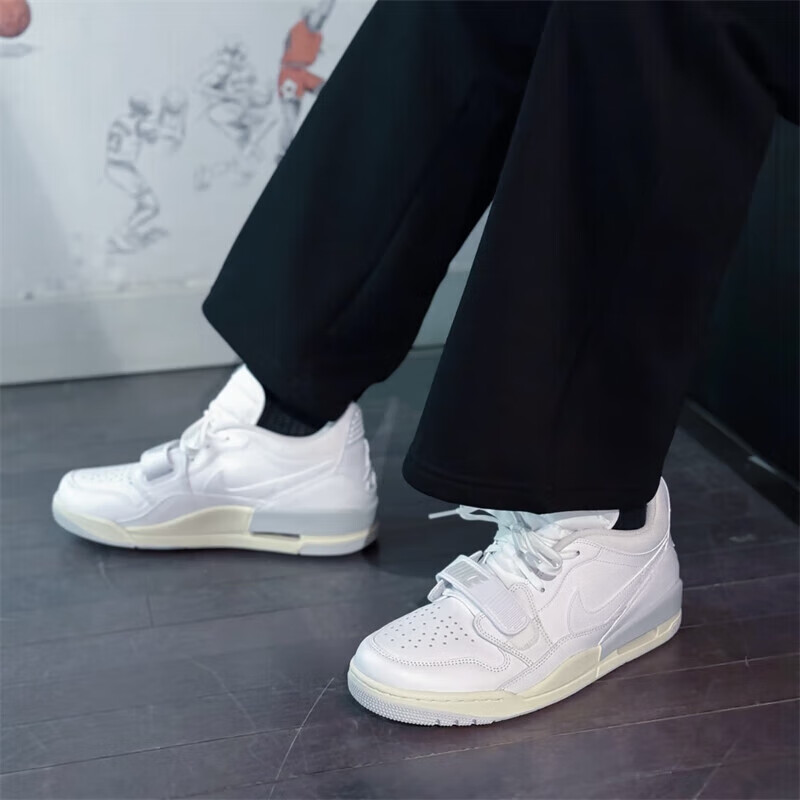 Air Legacy 312 Low 'Love' GS Jordan, Белый/Пыльный Фотон/Кокосовое Молоко/Пыльный Фотон/Металлическое Серебро/Белый — фото 3