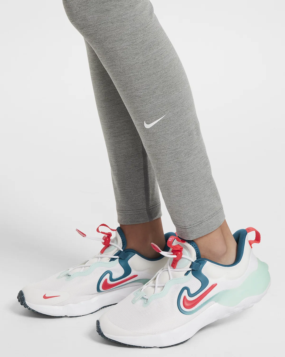 Большие детские (девочки) лосины Nike One Dri-FIT с высокой талией, Smoke Grey/Light Smoke Grey/Heather/White — фото 3