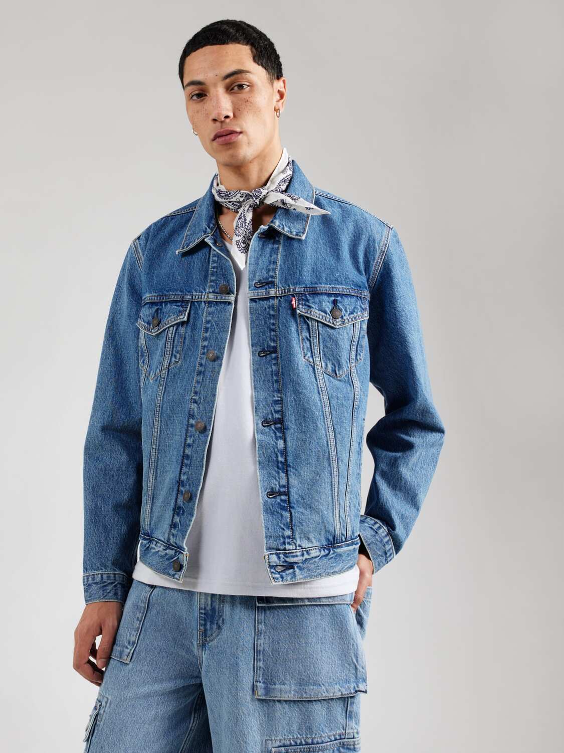 LEVI'S  Куртка межсезонная 'Trucker Jacket' в синем дениме — фото 3