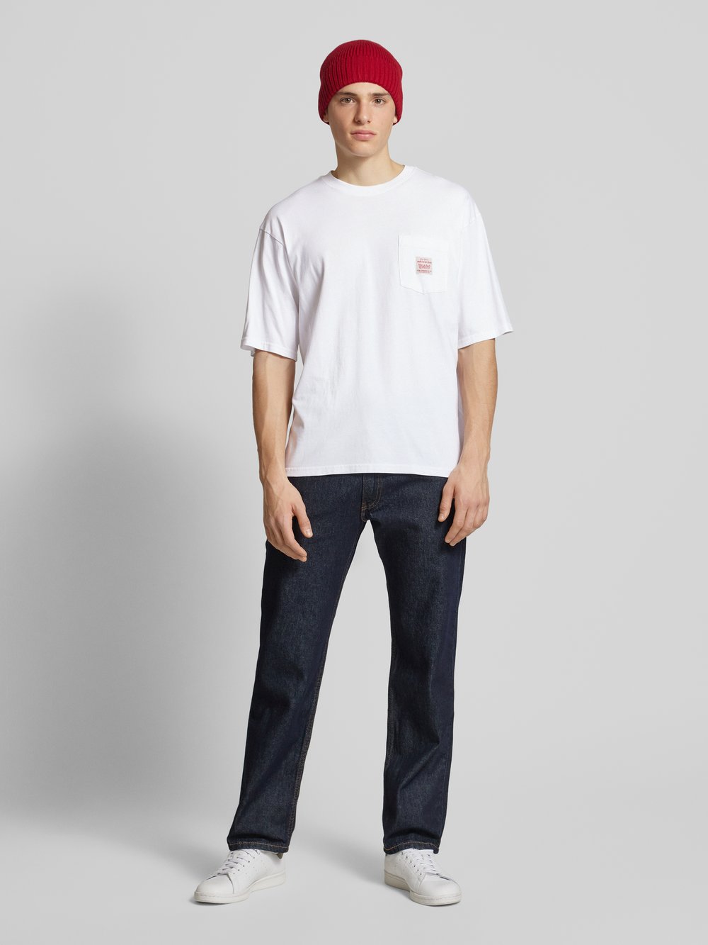 

Футболка свободного кроя с нашивкой-лейблом Levi's, белый