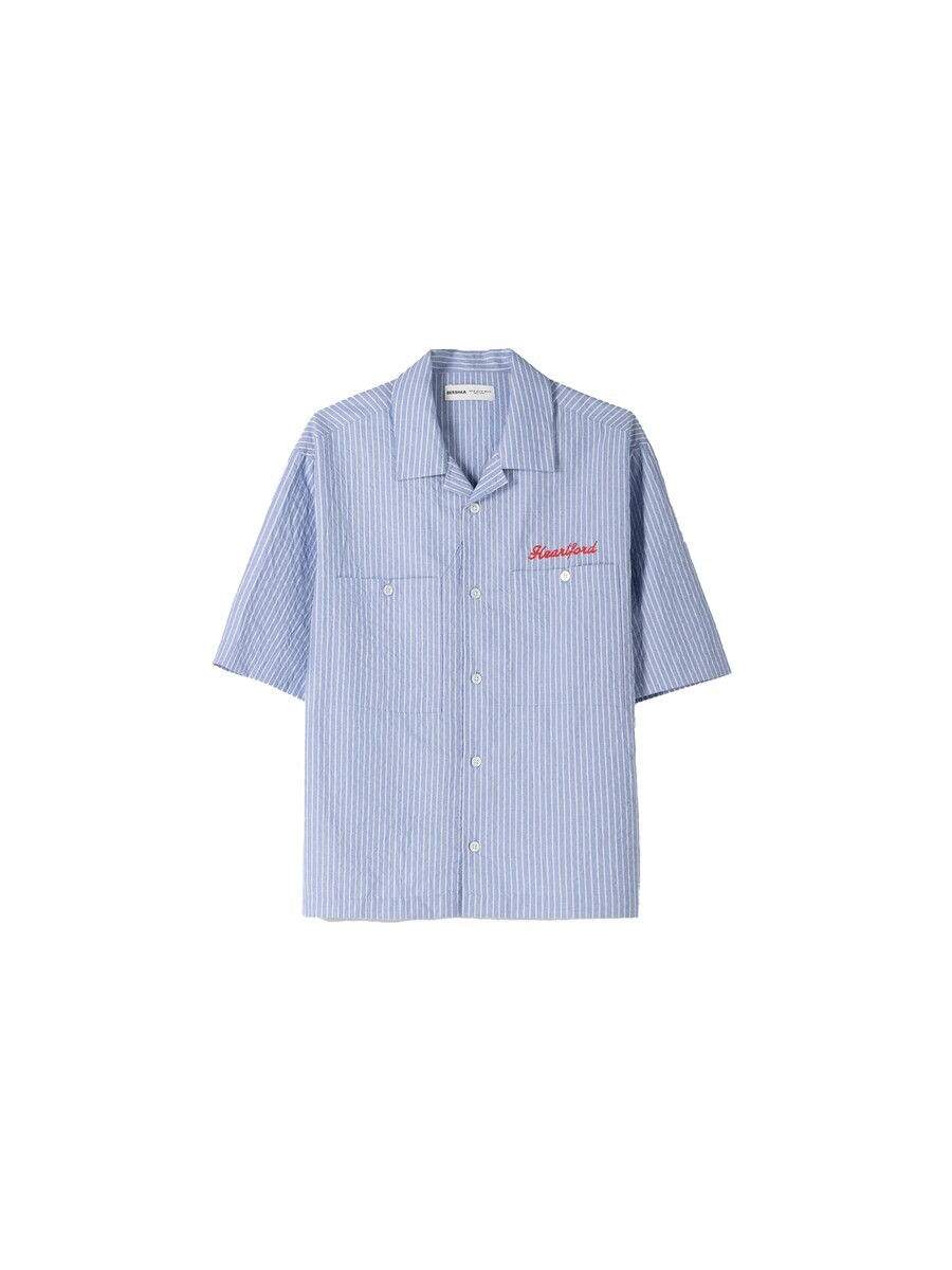

Повседневная рубашка Bershka Regular fit Button Up Shirt, светло-синий