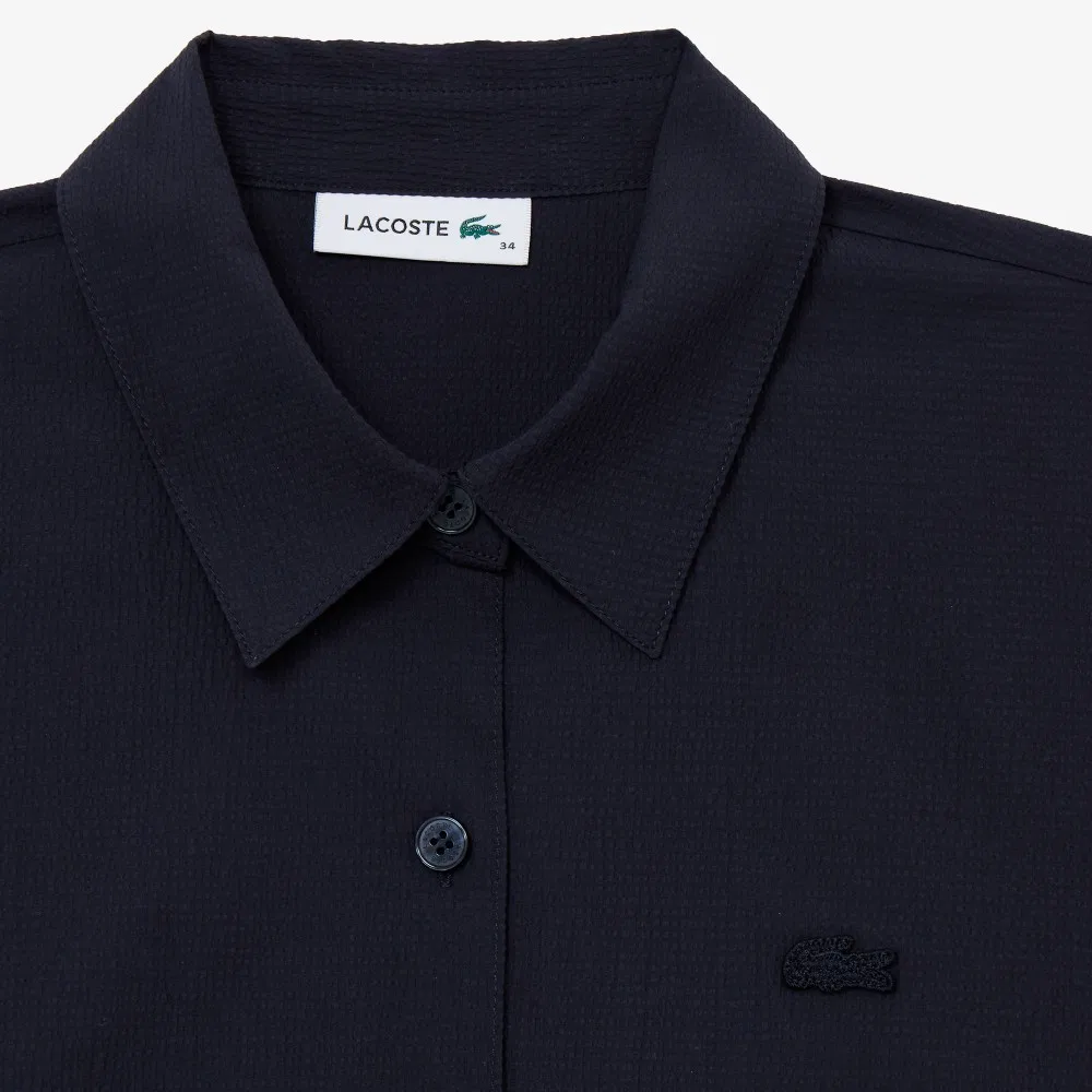 Женское рубашечное платье с коротким рукавом и поясом тёмно-синее от Lacoste — фото 2