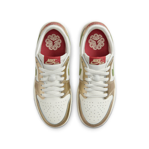 Кроссовки (GS) Air Jordan 1 Retro Low OG 'Chinese New Year - Year of the Dragon', цвет sail/oil green/metallic gold grain/saturn gold/cedar — фото 3