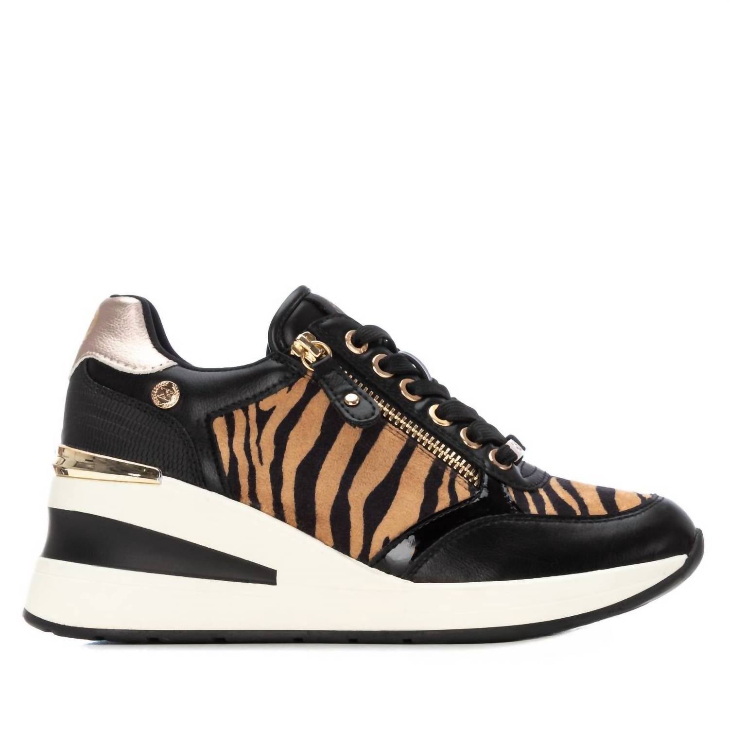 Женские кроссовки с круглым носком 144378 цвета зебры Xti, Zebra